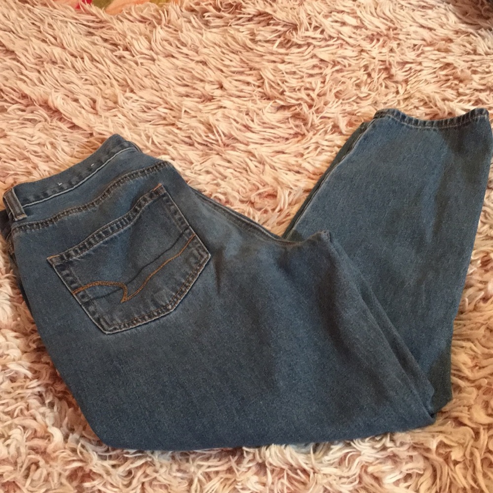 American Eagle cropped mom jean